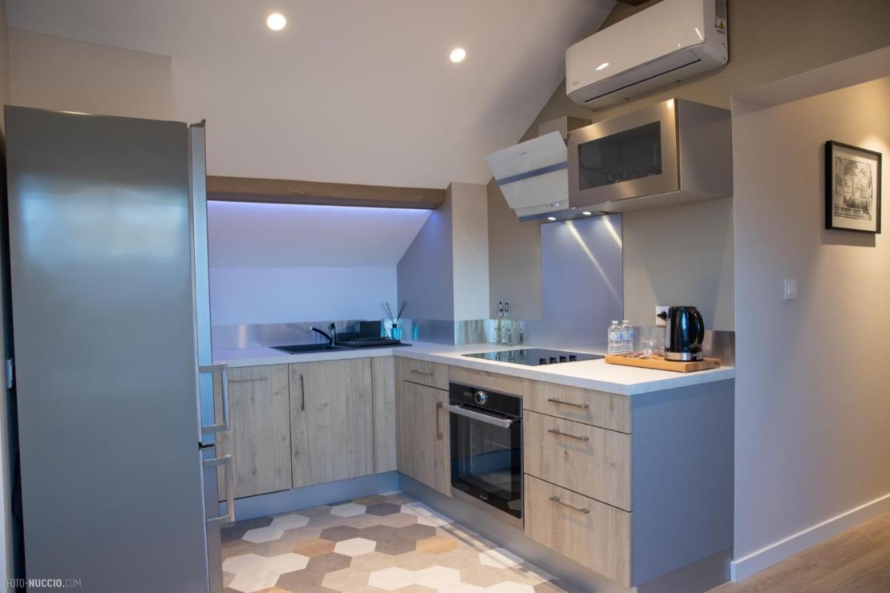 Modern Living Apartment *